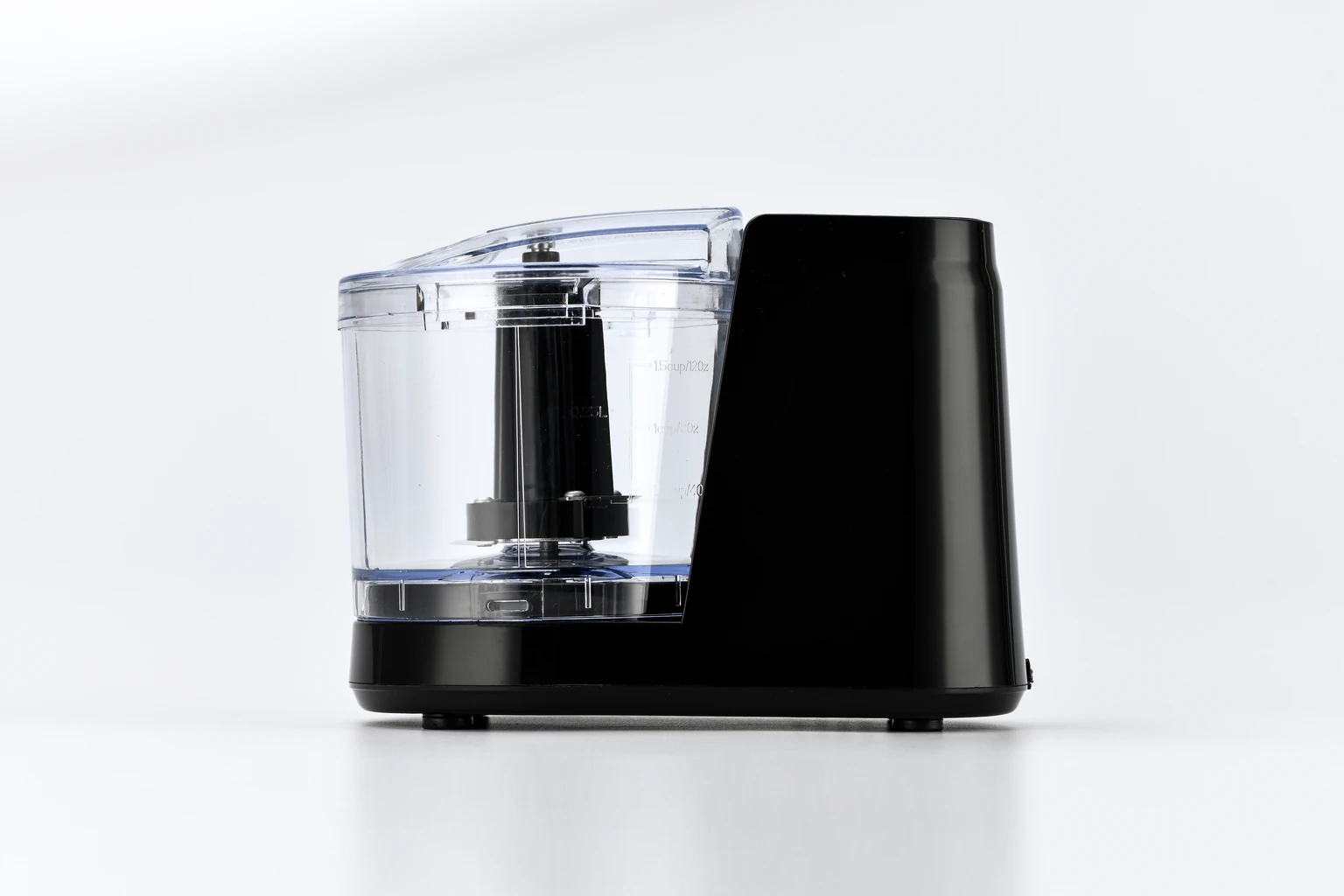 Side profile of the Golden-Yee DL201 showing its clear measured 1.5-cup bowl