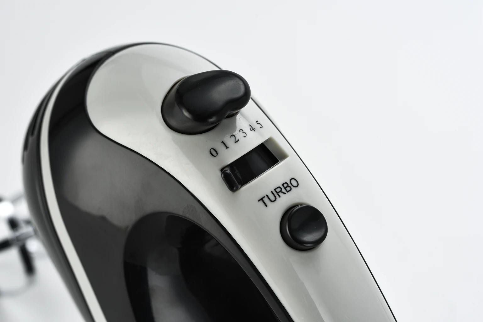 Close-up of the GHM007 eject control, five-speed selector and Turbo button